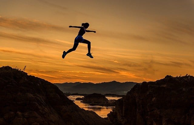 femme courageuse contre la peur de l'échec